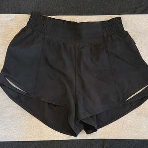 Lululemon Hotty Hot High-Rise Lined Short 2.5" Black Size 4
